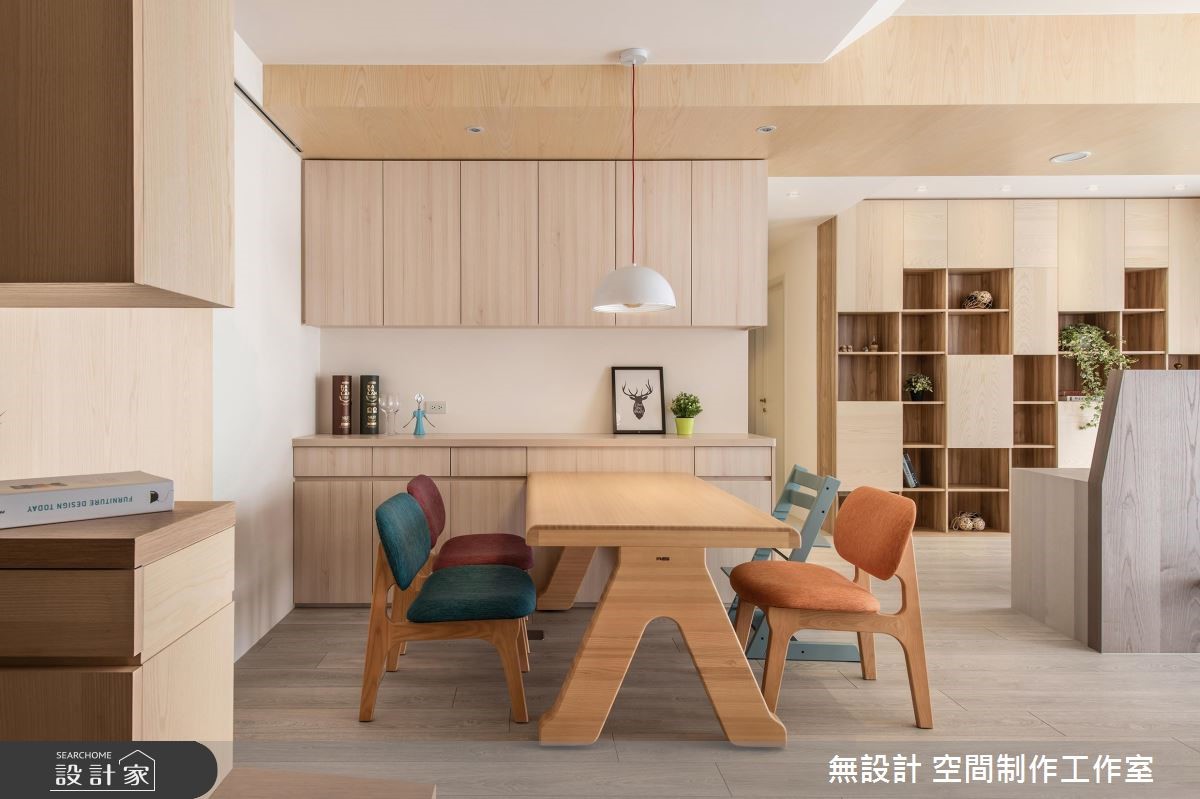 30 坪居家空間,設計師給予自然質樸的木皮建材,並按
