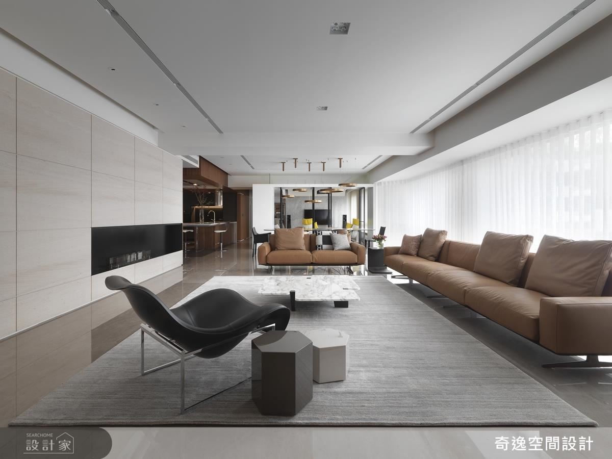 客廳跳脫傳統電視束縛,改以淡雅大理石搭配酒精壁爐,營造溫潤恬淡氣息。 客廳跳脫傳統電視束縛,改以淡雅大理石搭配酒精壁爐,營造溫潤恬淡氣息。