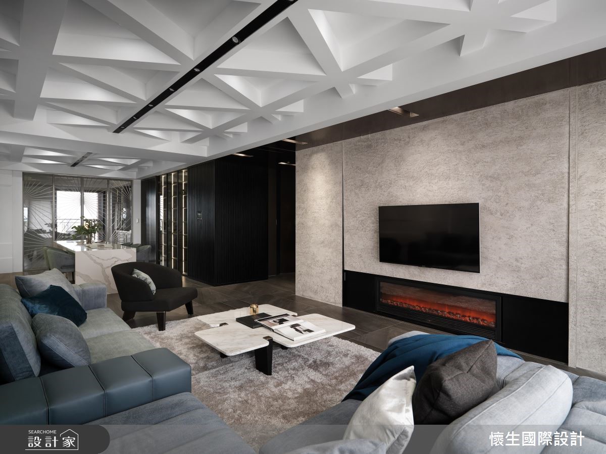 100 坪大宅,業主期望可在家中呈現多變前衛的風格,設
