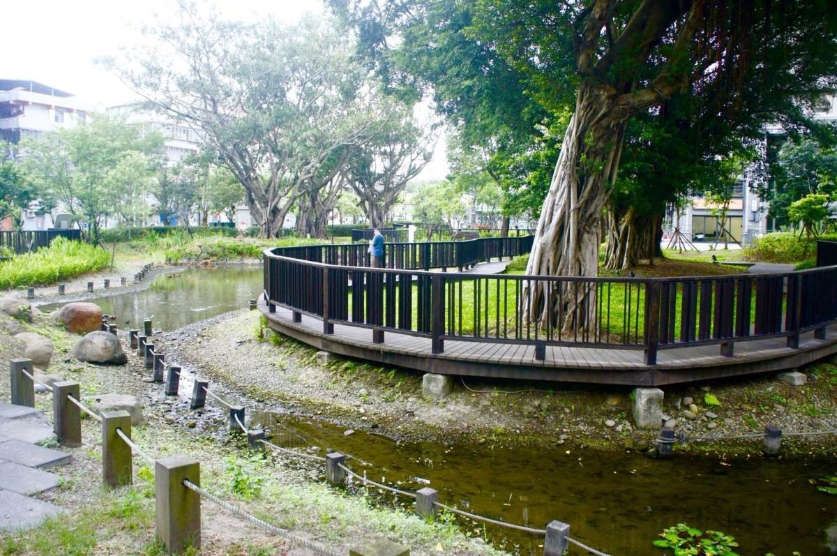住在都市的高樓中,能擁有一面窗景,看到藍天,幾乎已