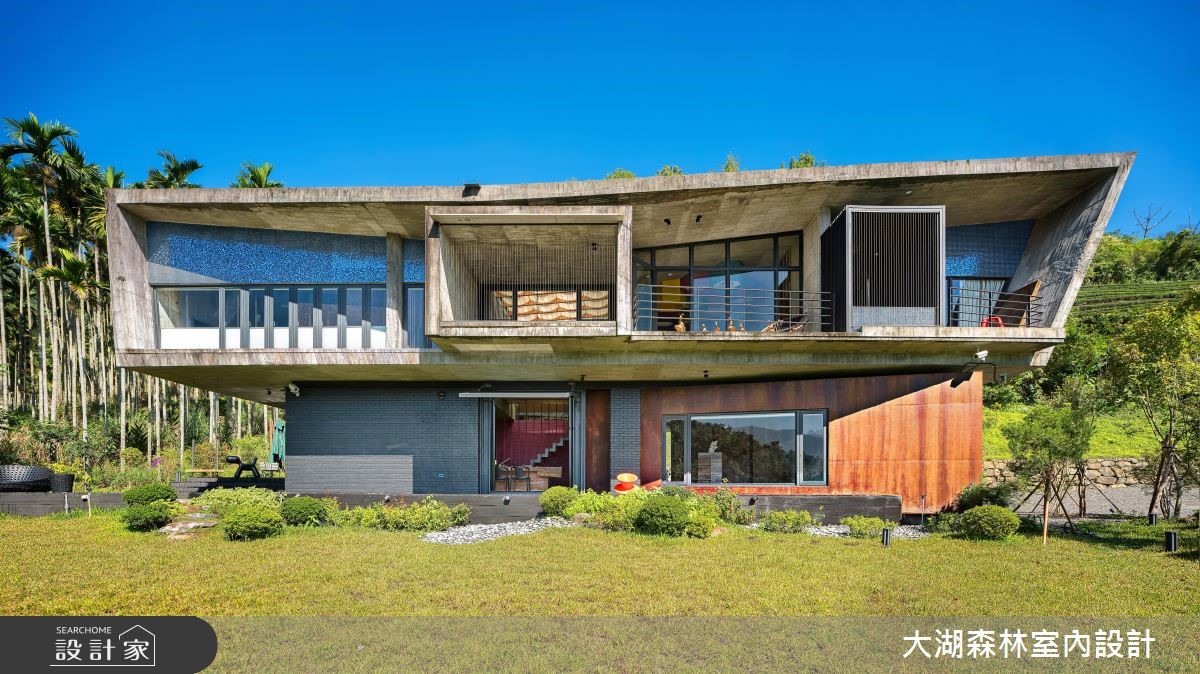 94 坪透天別墅,坐擁居高臨下、俯瞰溪景的好條件,設