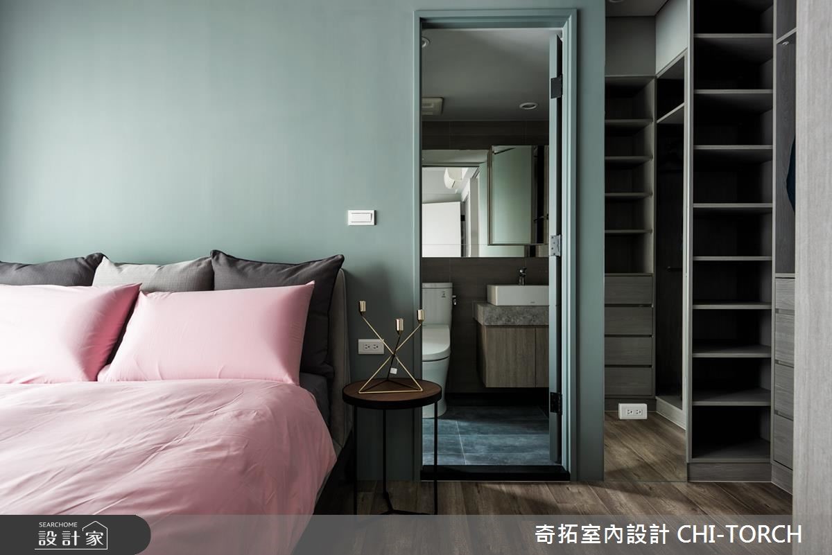 將多年的中古屋翻新,納入男屋主的陽剛以及女屋主喜愛