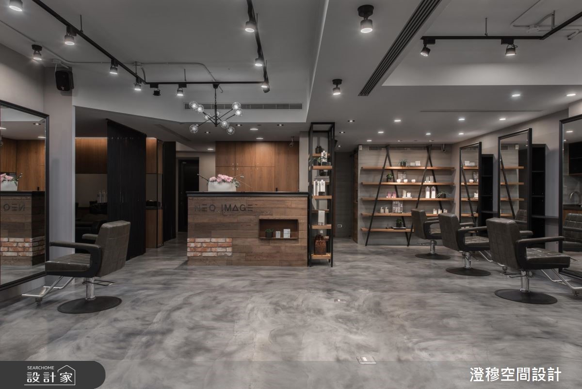 從小助理晉升老闆的屋主,對於 30 坪髮廊空間的裝潢風