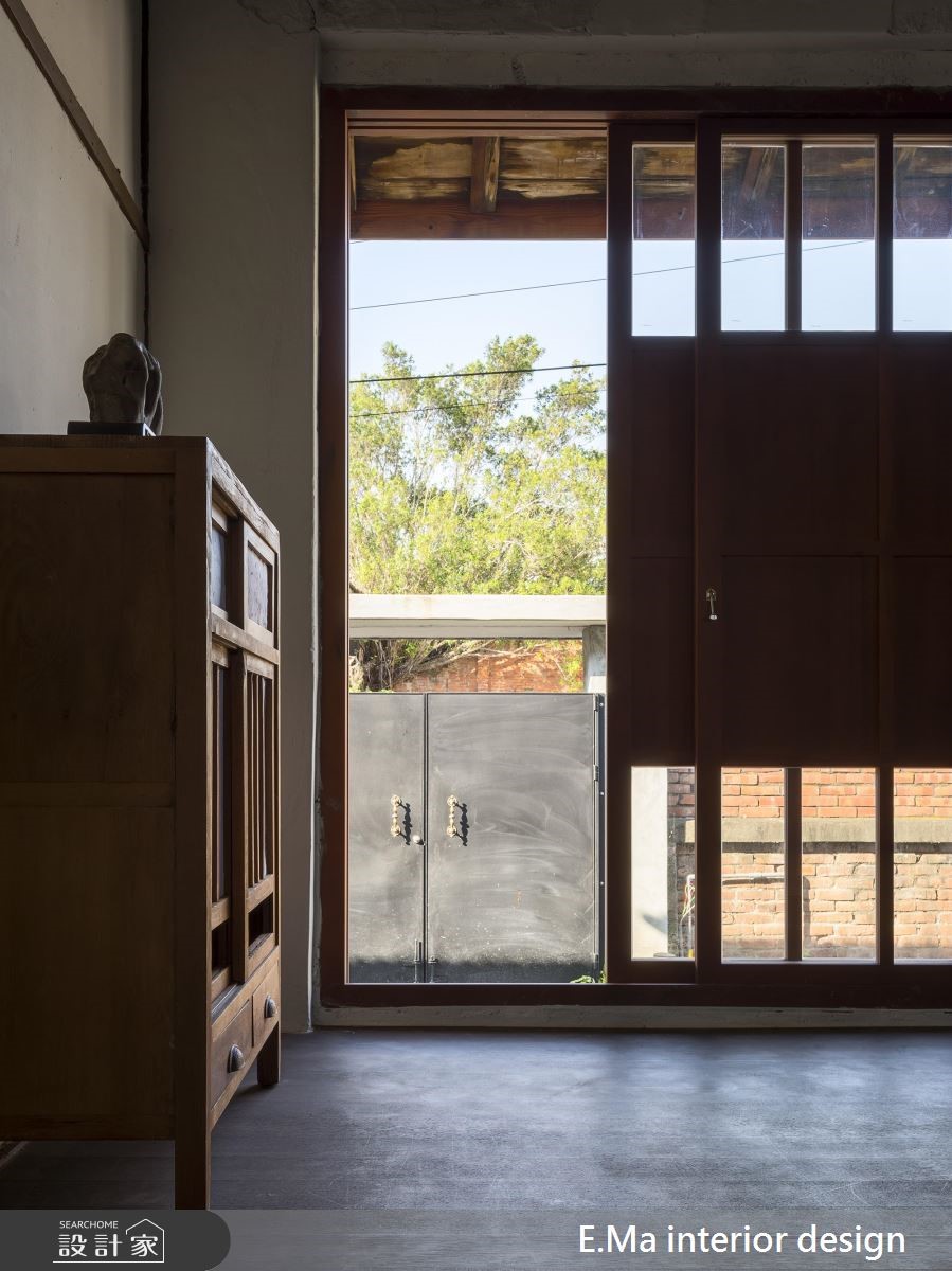 年久失修的老眷村,原為軍官居住的主屋和為侍從官打點