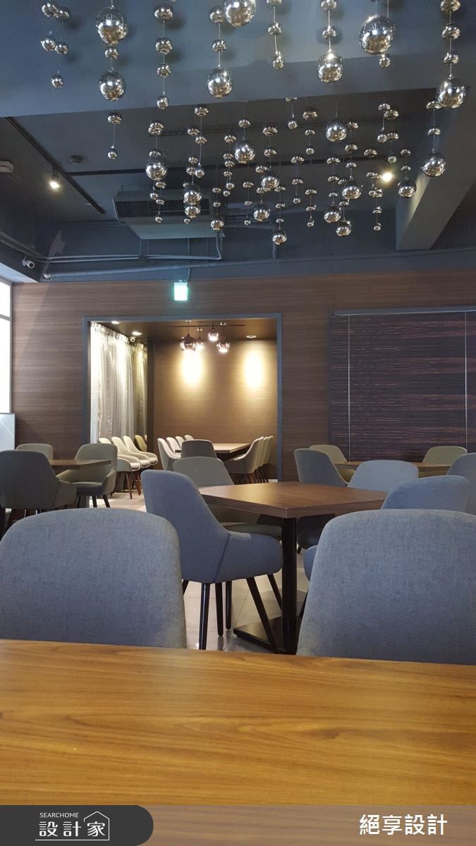 在餐廳業主的安排下,串起絕享設計團隊與日本設計公司