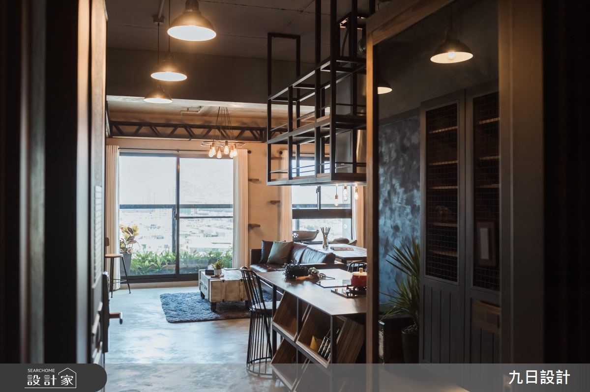 25 坪 Loft 宅的屋主是從事藝術設計的年輕夫妻,他們
