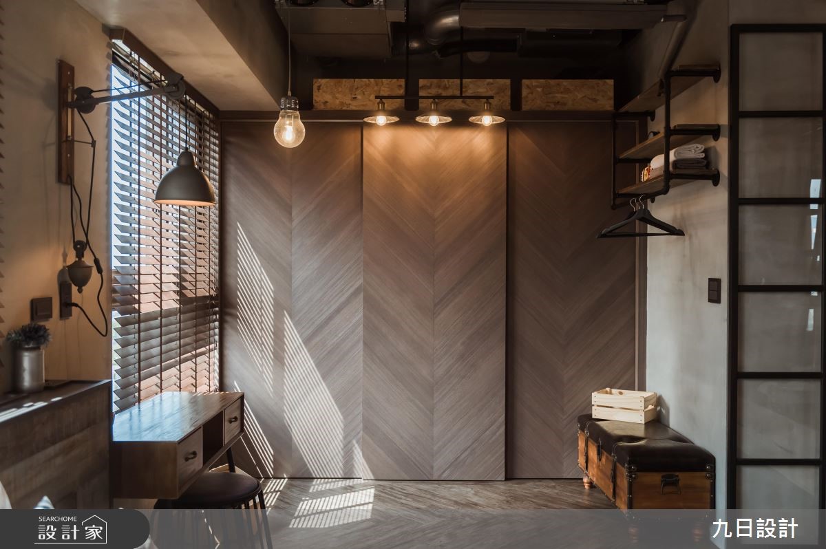25 坪 Loft 宅的屋主是從事藝術設計的年輕夫妻,他們