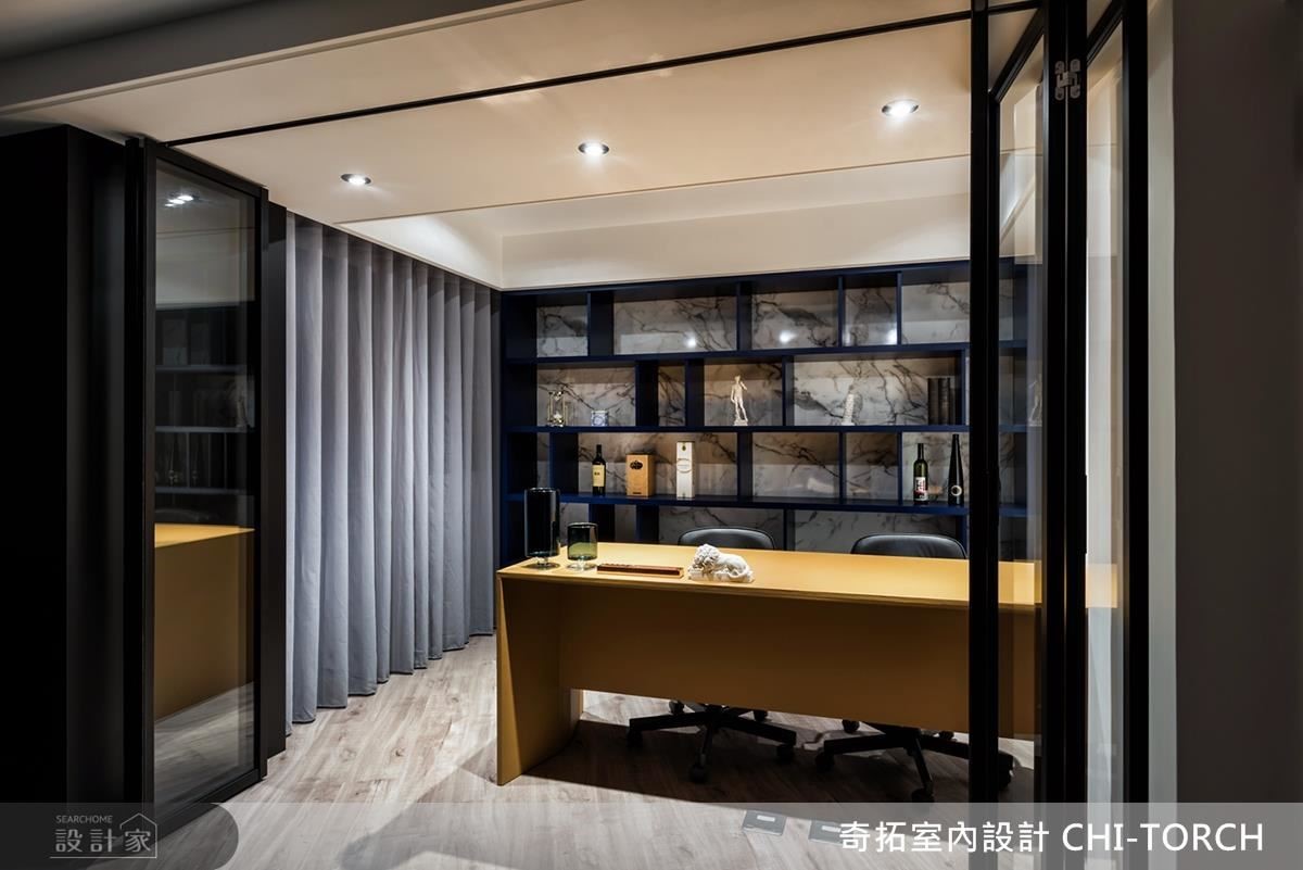 面對屋主夫妻購入的 30 坪年邁老屋,設計師高紫馨、劉