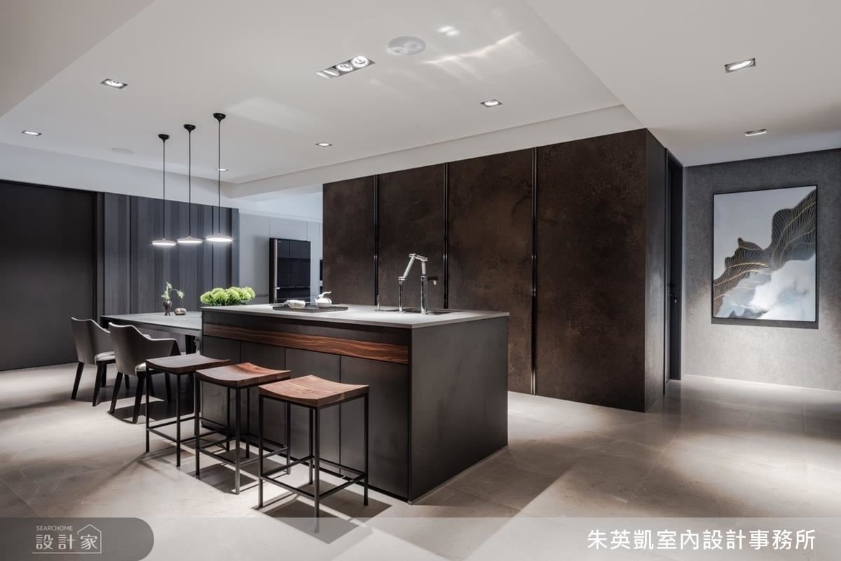 餐廳選用中島結合餐桌設計,打造家人情感交流空間。 餐廳選用中島結合餐桌設計,打造家人情感交流空間。