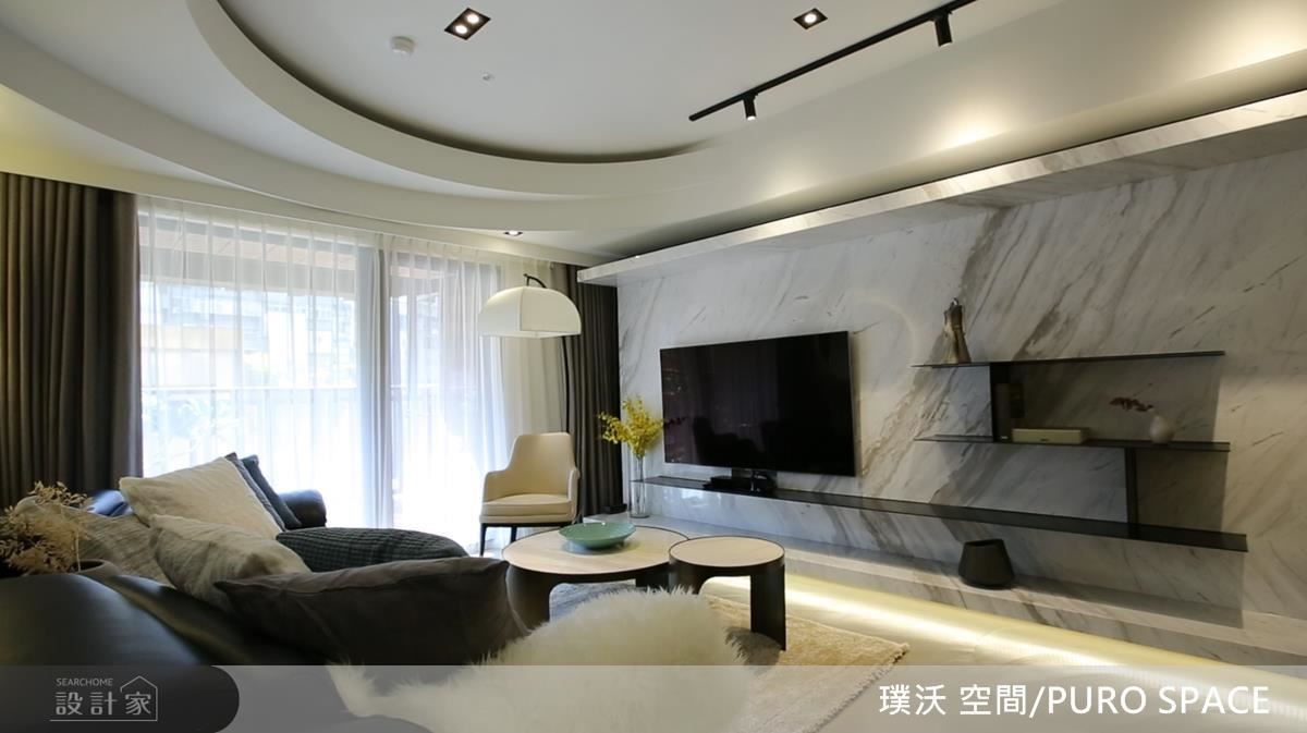 客廳電視牆以石材規劃,並呈現漂浮於空間的視覺感。 客廳電視牆以石材規劃,並呈現漂浮於空間的視覺感。