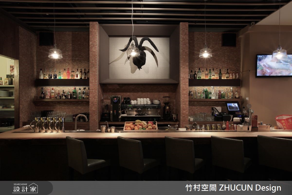 60 坪 Loft風商業空間,為一間歐式餐酒館,店名「Mato