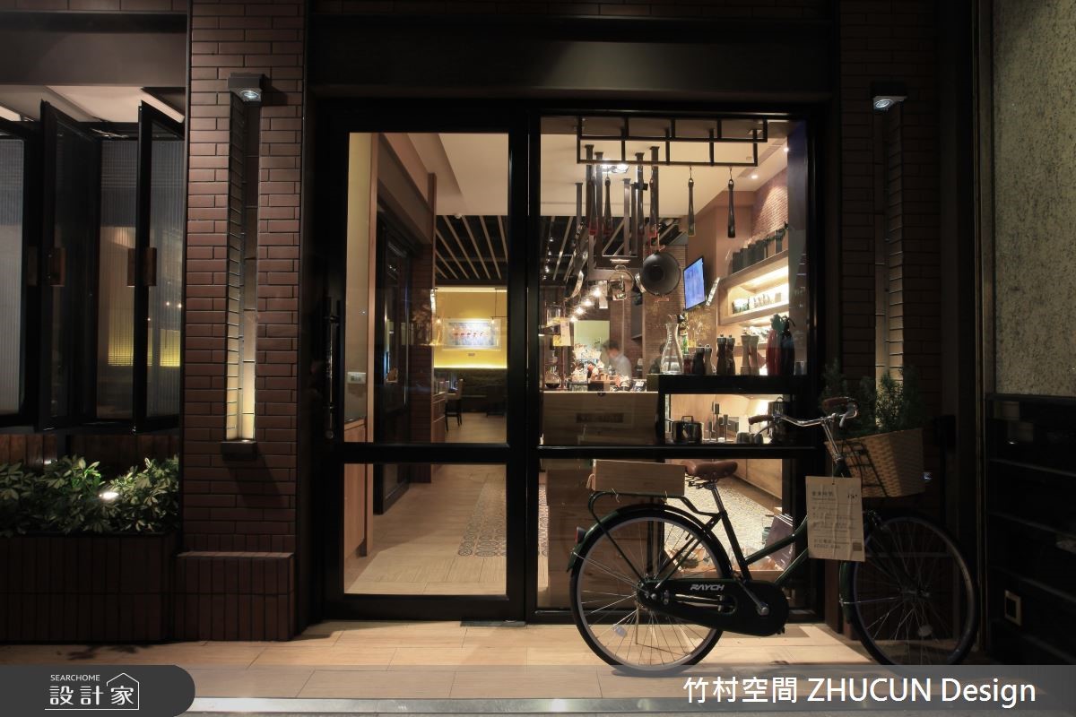 60 坪 Loft風商業空間,為一間歐式餐酒館,店名「Mato