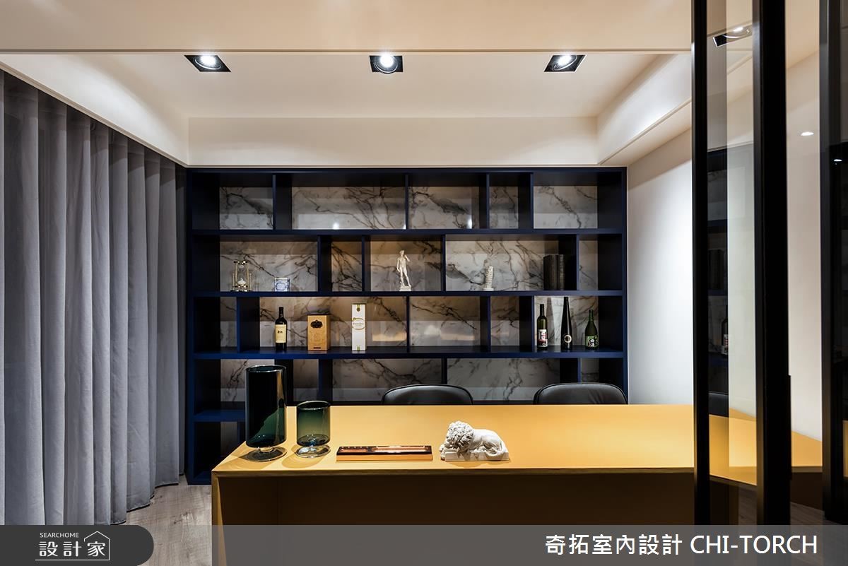 30 坪的高齡老屋,設計師透過格局的更動,將多餘的隔