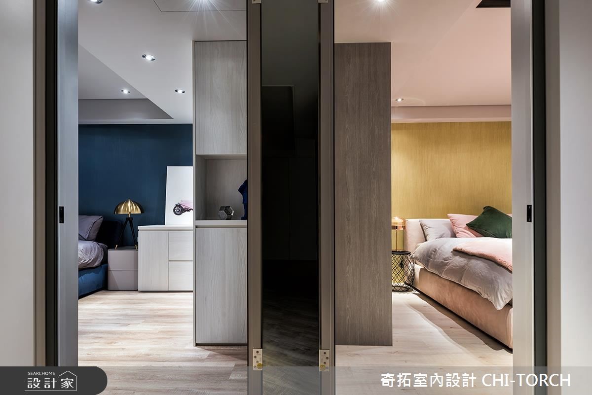 30 坪的高齡老屋,設計師透過格局的更動,將多餘的隔