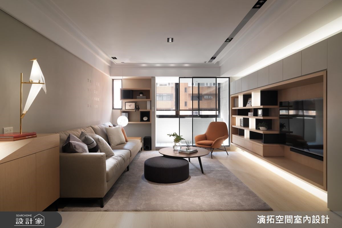 此案為老屋翻新,設計師打通餐廚空間,藉由簡約的風格