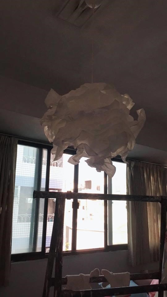 Pei Wu的租屋處,原本是非常傳統的老舊公寓,屋齡大概