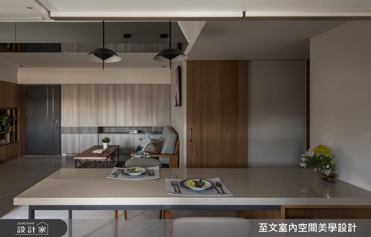 作為退休宅使用的24坪老屋,設計師將屋況翻新,改善樑