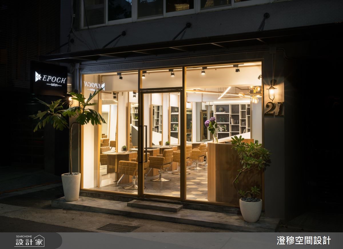 31 坪老屋翻新變身現代風髮廊商空,低彩度、工業感建