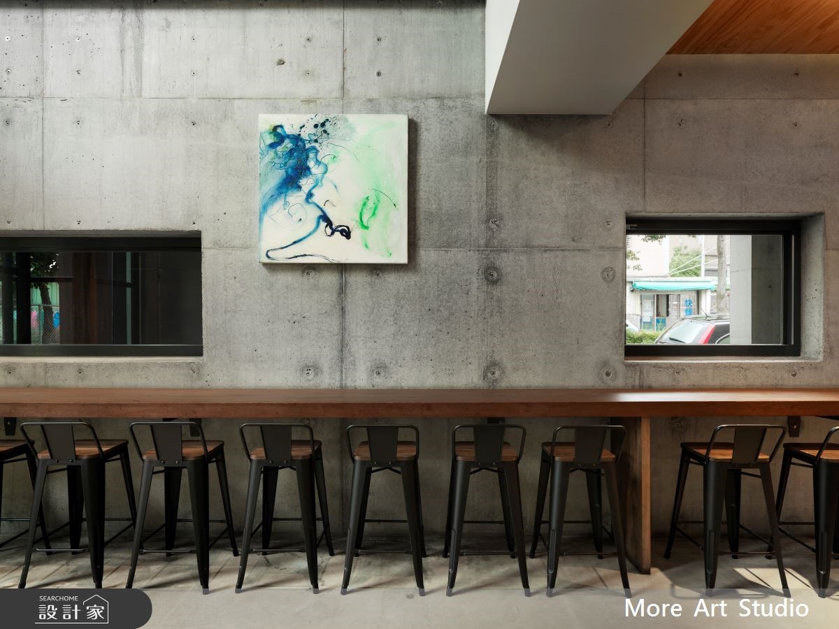 自地自建的 110 坪披薩店,有別於一般餐廳的裝潢風格