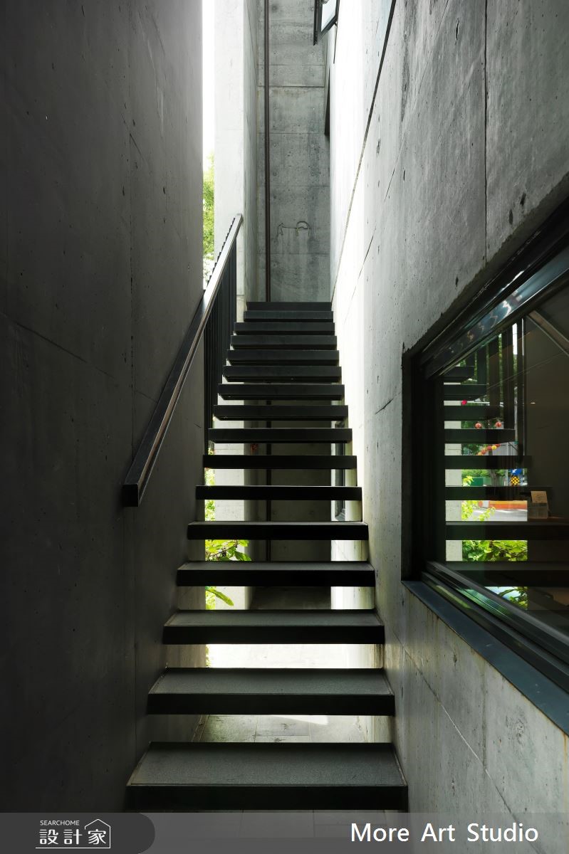 自地自建的 110 坪披薩店,有別於一般餐廳的裝潢風格