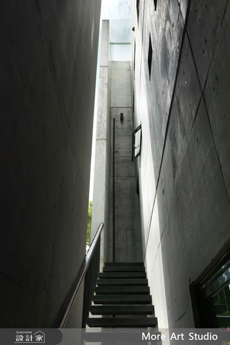 自地自建的 110 坪披薩店,有別於一般餐廳的裝潢風格