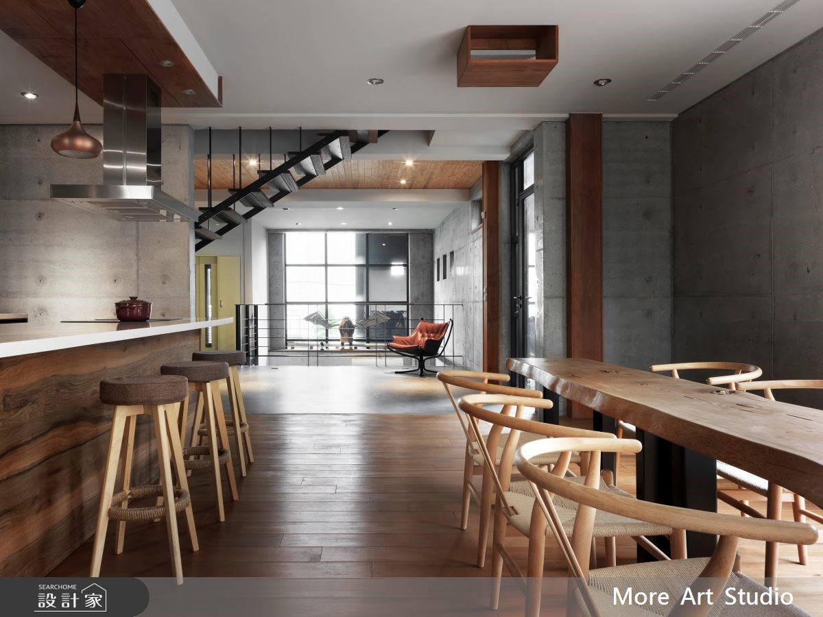 自地自建的 110 坪披薩店,有別於一般餐廳的裝潢風格