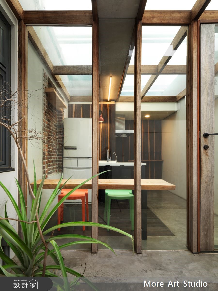 自地自建的 110 坪披薩店,有別於一般餐廳的裝潢風格