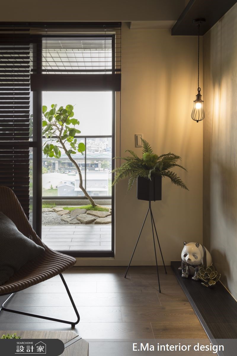 48 坪居家,設計師以 Loft 風打造空間特性,藉由溫潤
