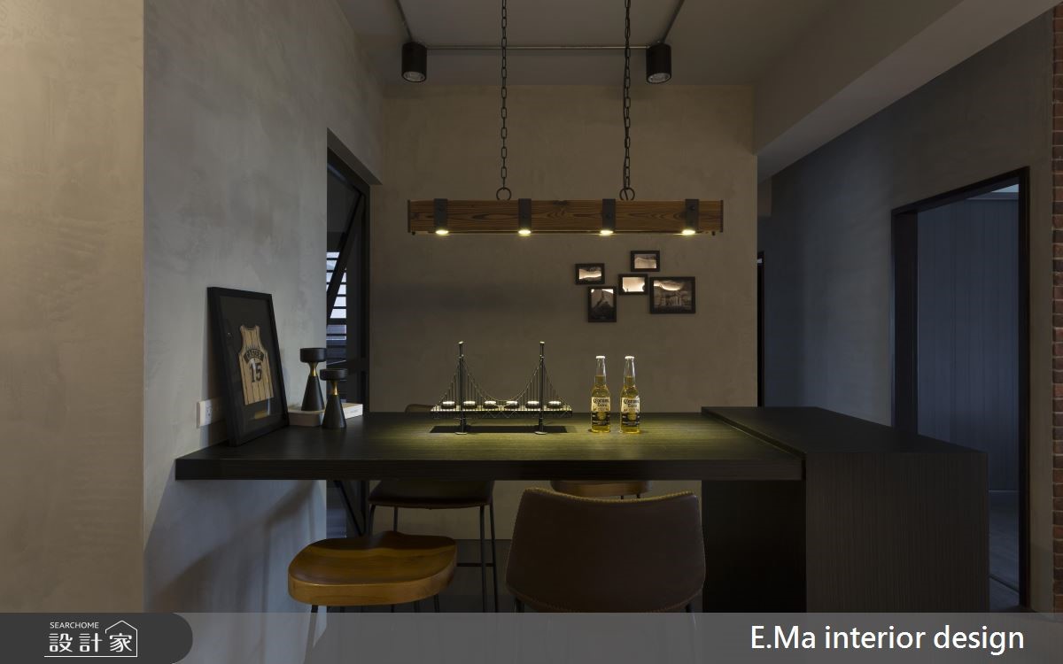 48 坪居家,設計師以 Loft 風打造空間特性,藉由溫潤