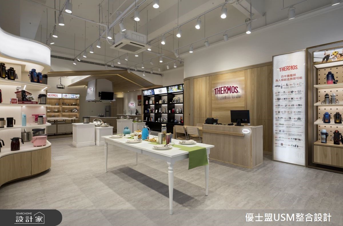 中古屋改建而成的商業空間,透過北歐風的輕盈表現,如