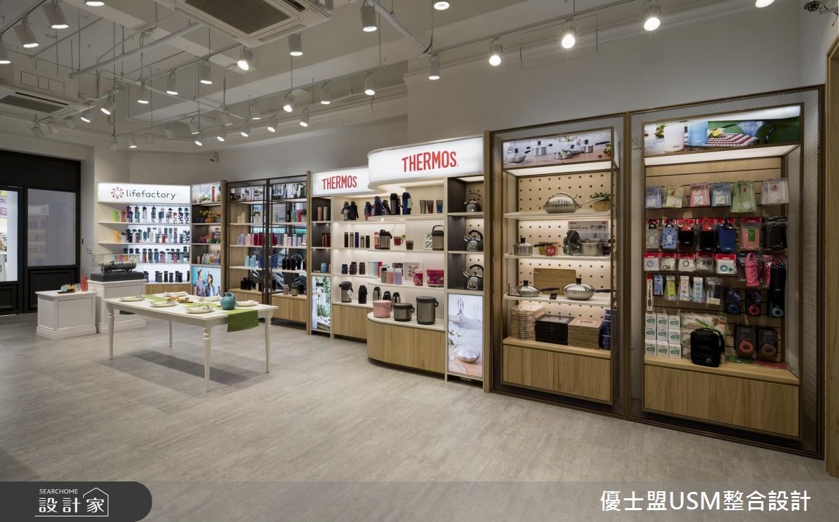 中古屋改建而成的商業空間,透過北歐風的輕盈表現,如