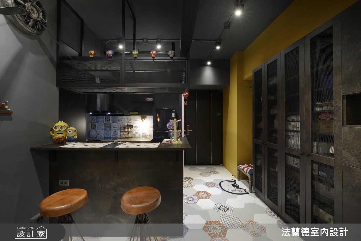 30 坪老屋翻新,以風格鮮明的鐵件、水泥、復古家具,