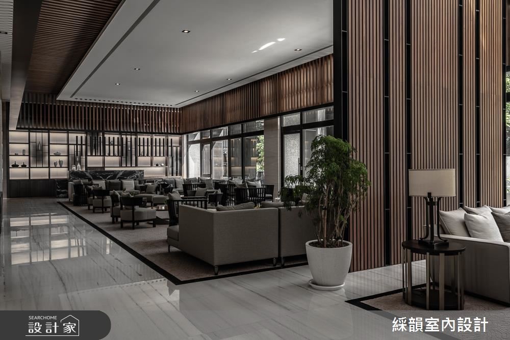 此案為公設大廳,以俐落、大器的現代風格做為空間的線