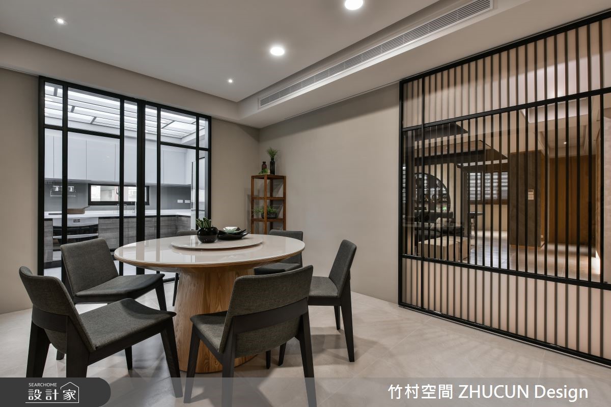 75 坪新東方風大宅,位於自建透天別墅的頂層,裡頭住