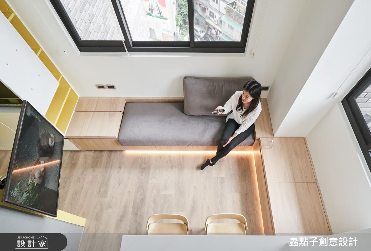 12坪的小宅空間裡,在原本建商的格局規劃下,不僅空間