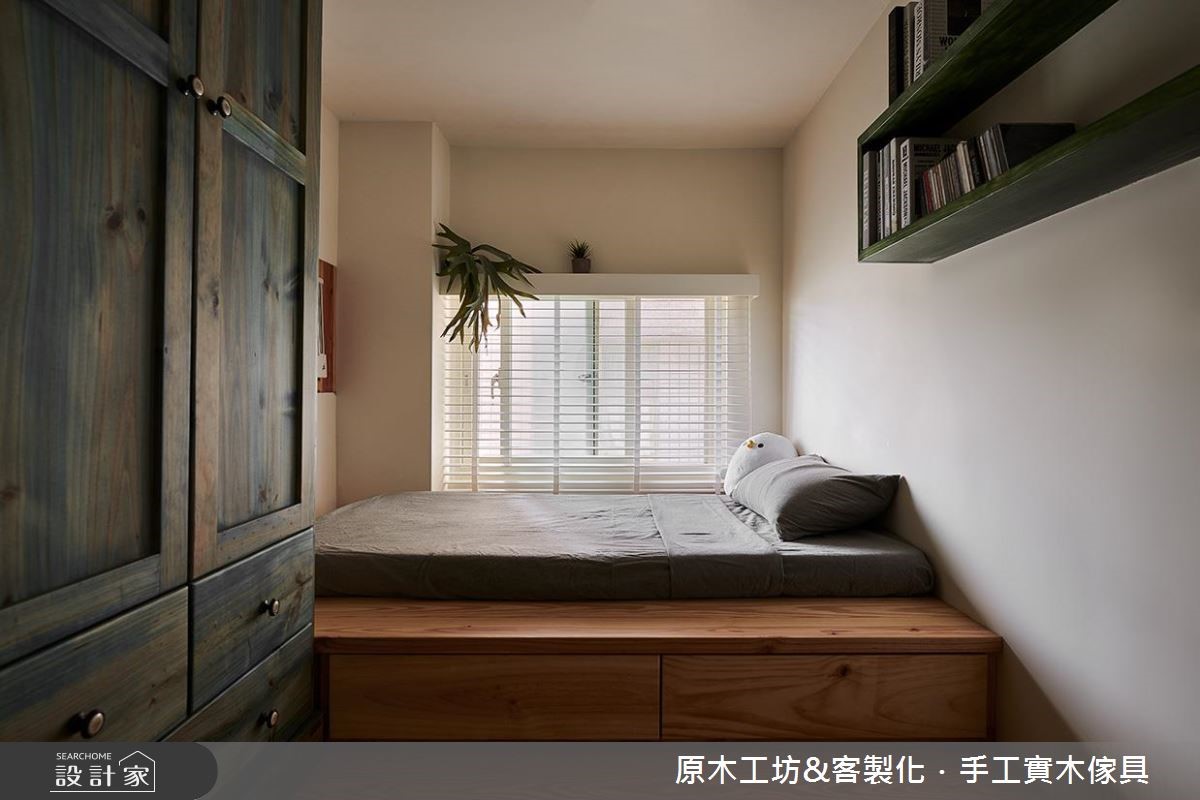 此案為19坪的樓中樓老屋,原室內採光不足、較顯壓迫,