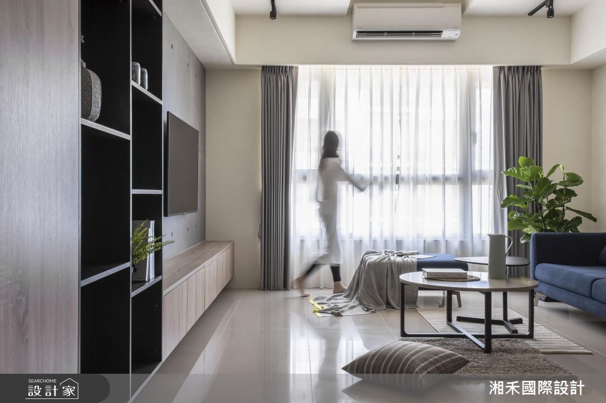 25 坪的簡約風住宅,以清水模與木質等不同建材,搭配