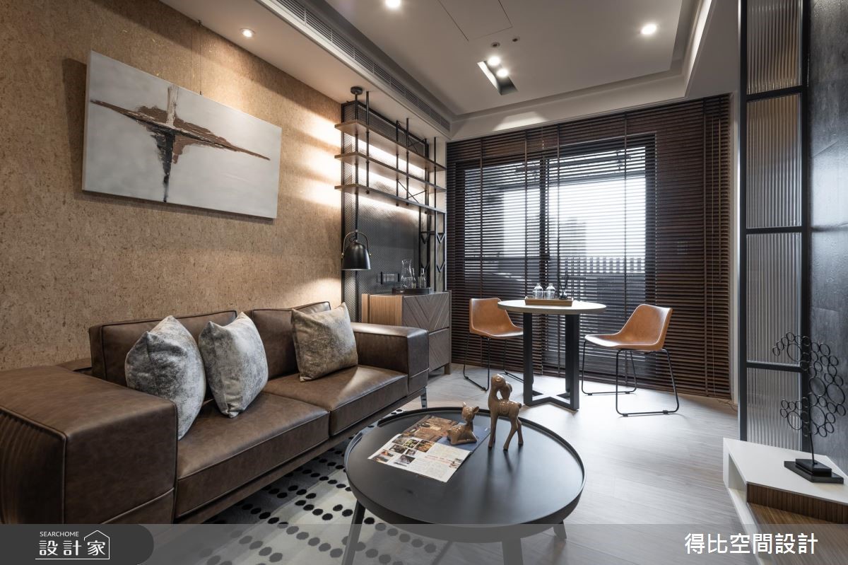 13 坪的 Loft 風小宅,以兩人的生活對話為核心,透過
