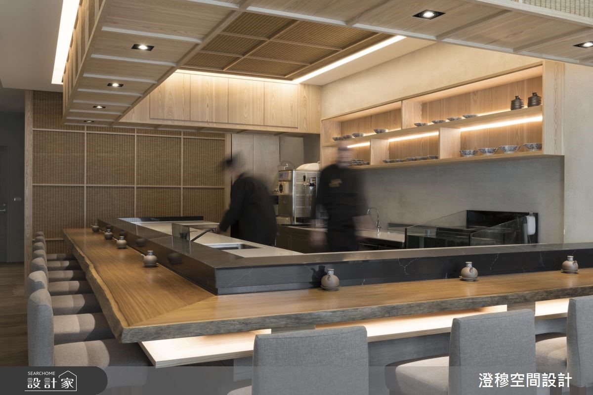 22 坪的日式料理小店「湯葉鮨」,藏於隱密的巷弄裡,