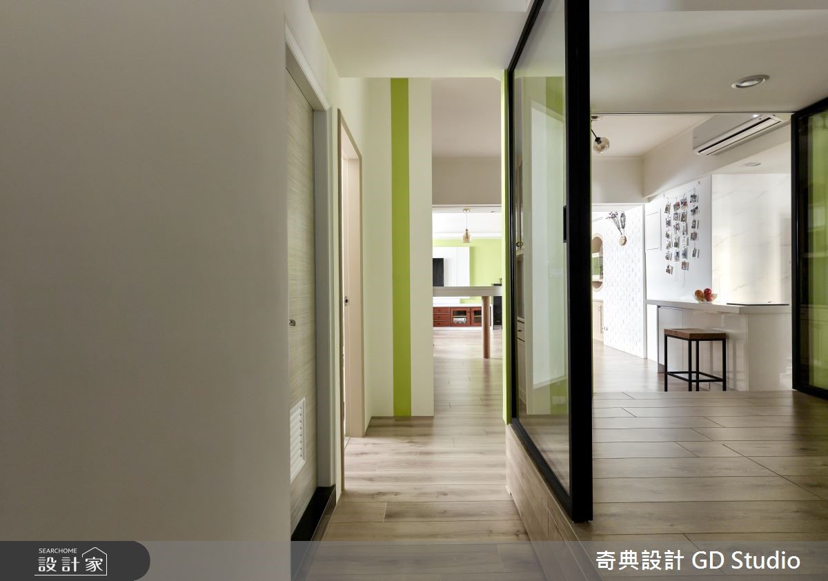 60 坪老屋,歷經格局修改、管線翻新後,採以休閒風作