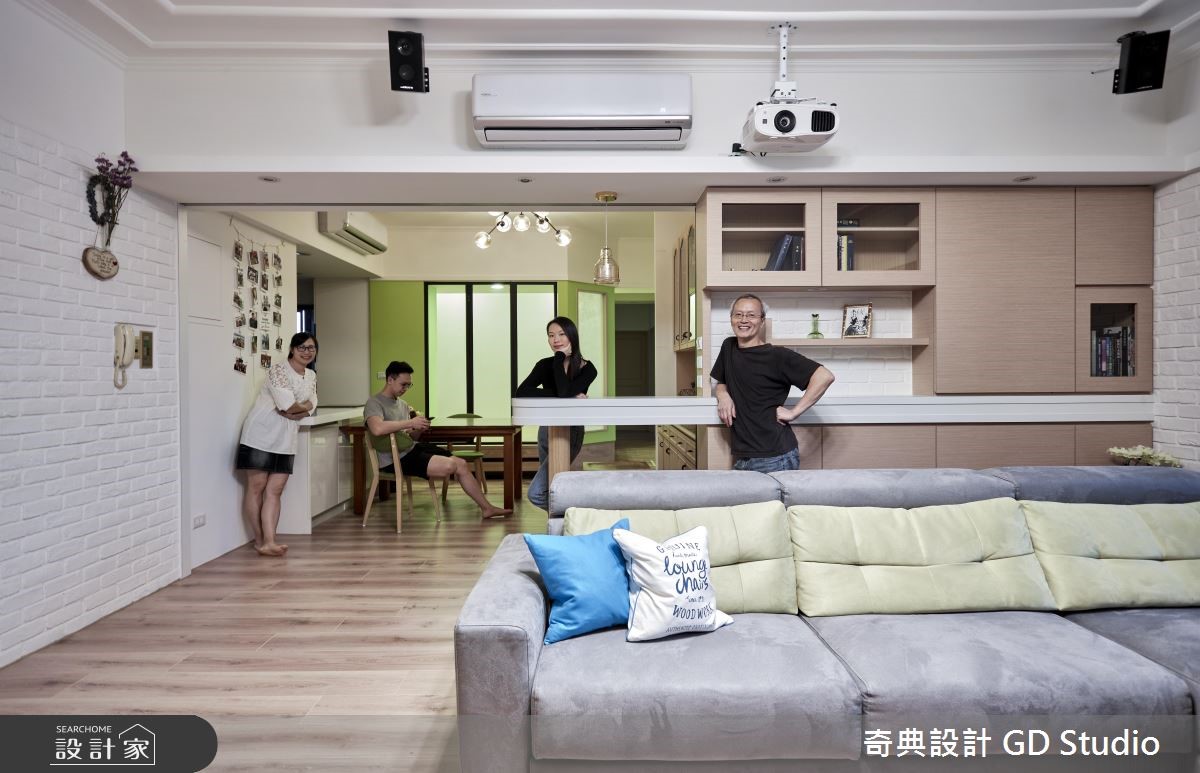 60 坪老屋,歷經格局修改、管線翻新後,採以休閒風作