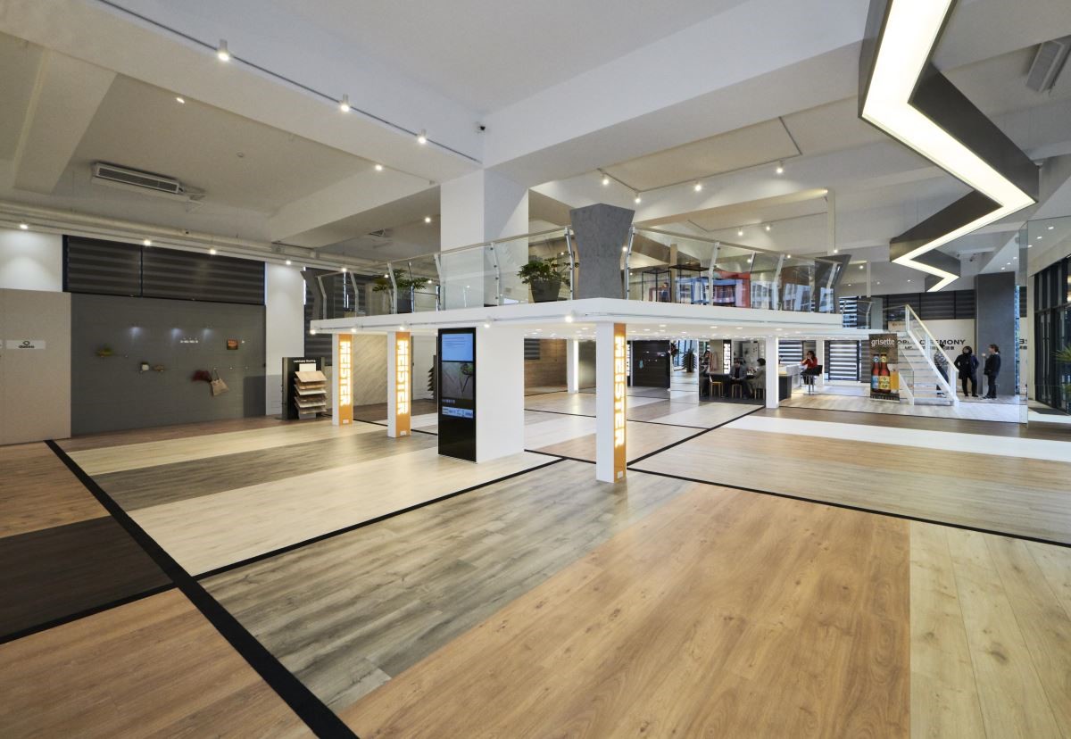 位於辰邦工程全新辦公大樓 3 樓的德國 Meister 旗艦展示館,室內地坪建材皆來自於 Meister 的產品。 位於辰邦工程全新辦公大樓 3 樓的德國 Meister 旗艦展示館,室內地坪建材皆來自於 Meister 的產品。