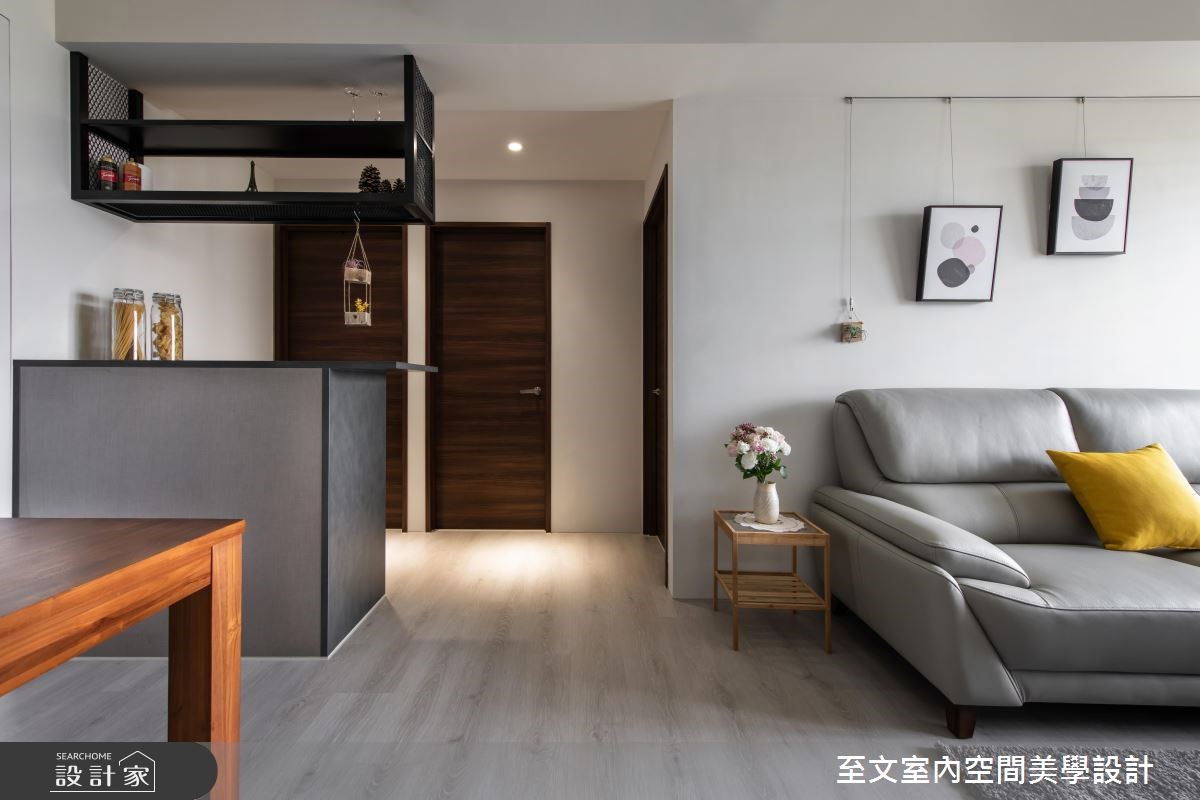 21 坪居家,設計師依循年輕夫妻的居住需求,於空間挹