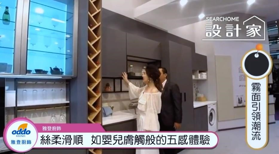 不易留指紋、油漬的霧面櫃門。 不易留指紋、油漬的霧面櫃門。