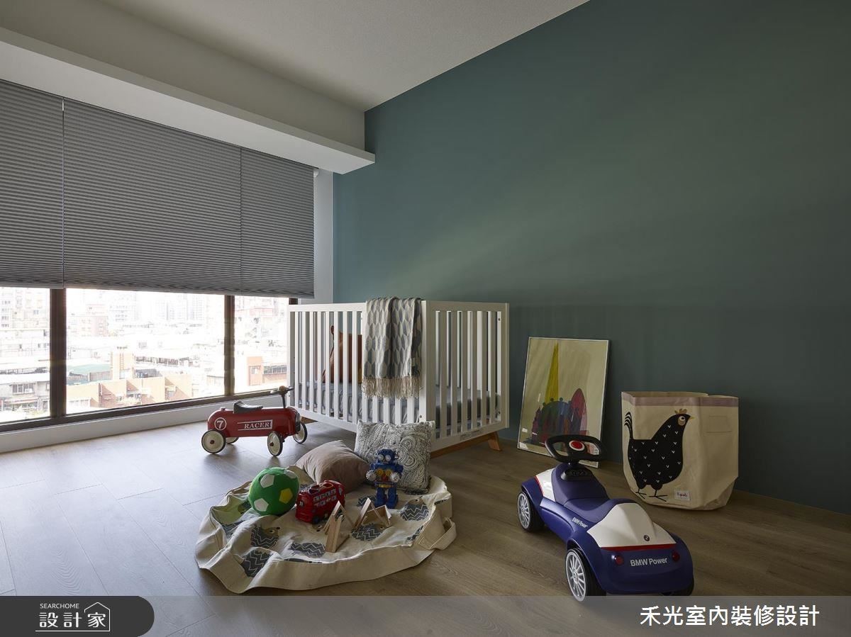 小孩房在優雅藍調的潤飾中,成就一絲爽朗氣息。 小孩房在優雅藍調的潤飾中,成就一絲爽朗氣息。