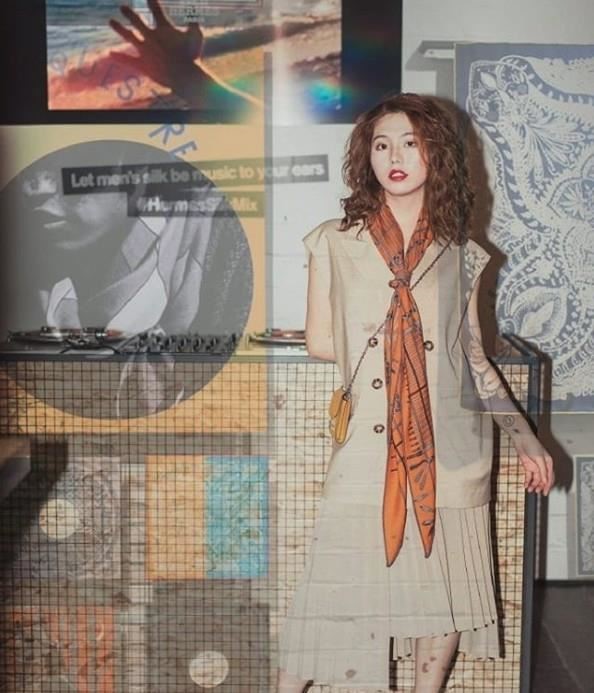 別說「Silk Mix愛馬仕男士絲巾唱片快閃店」是給男士的展覽,女性也能拍得很有態度!(圖片來源:IG_maxmedialab) 別說「Silk Mix愛馬仕男士絲巾唱片快閃店」是給男士的展覽,女性也能拍得很有態度!(圖片來源:IG_maxmedialab)