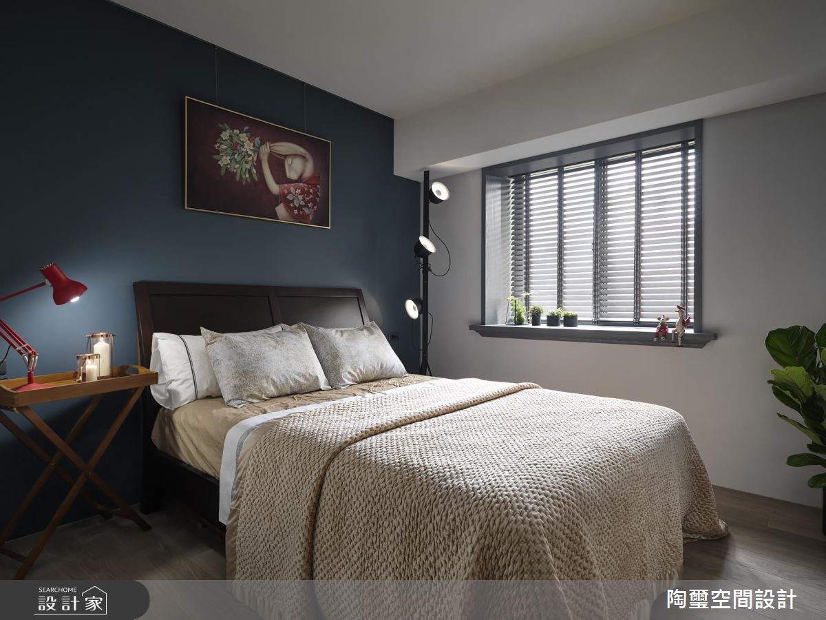 40 坪老屋的屋主喜愛質感細膩的工業風情,以灰色系為