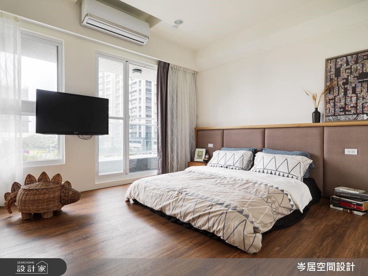 20 坪簡約風居家,空間為單面採光的狹長毛胚屋,因此