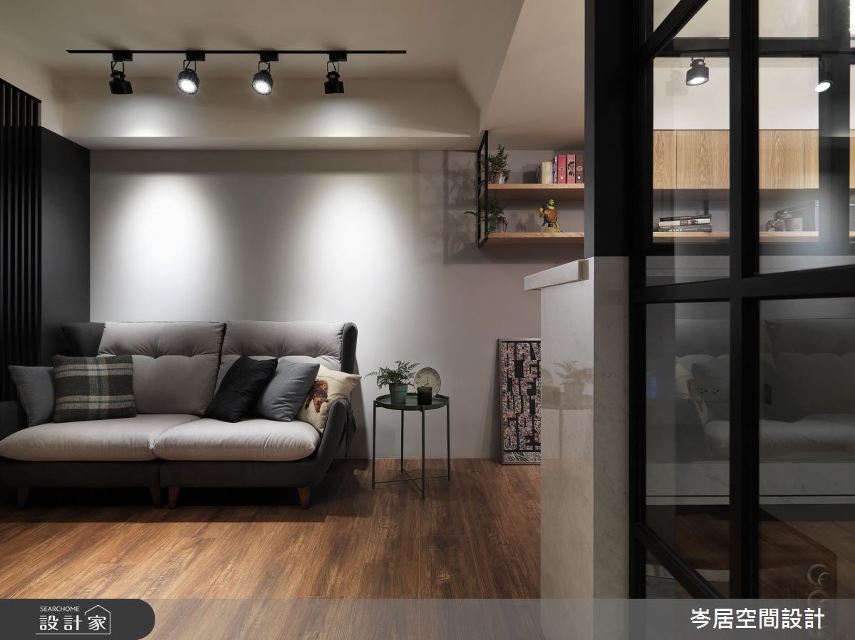 20 坪簡約風居家,空間為單面採光的狹長毛胚屋,因此
