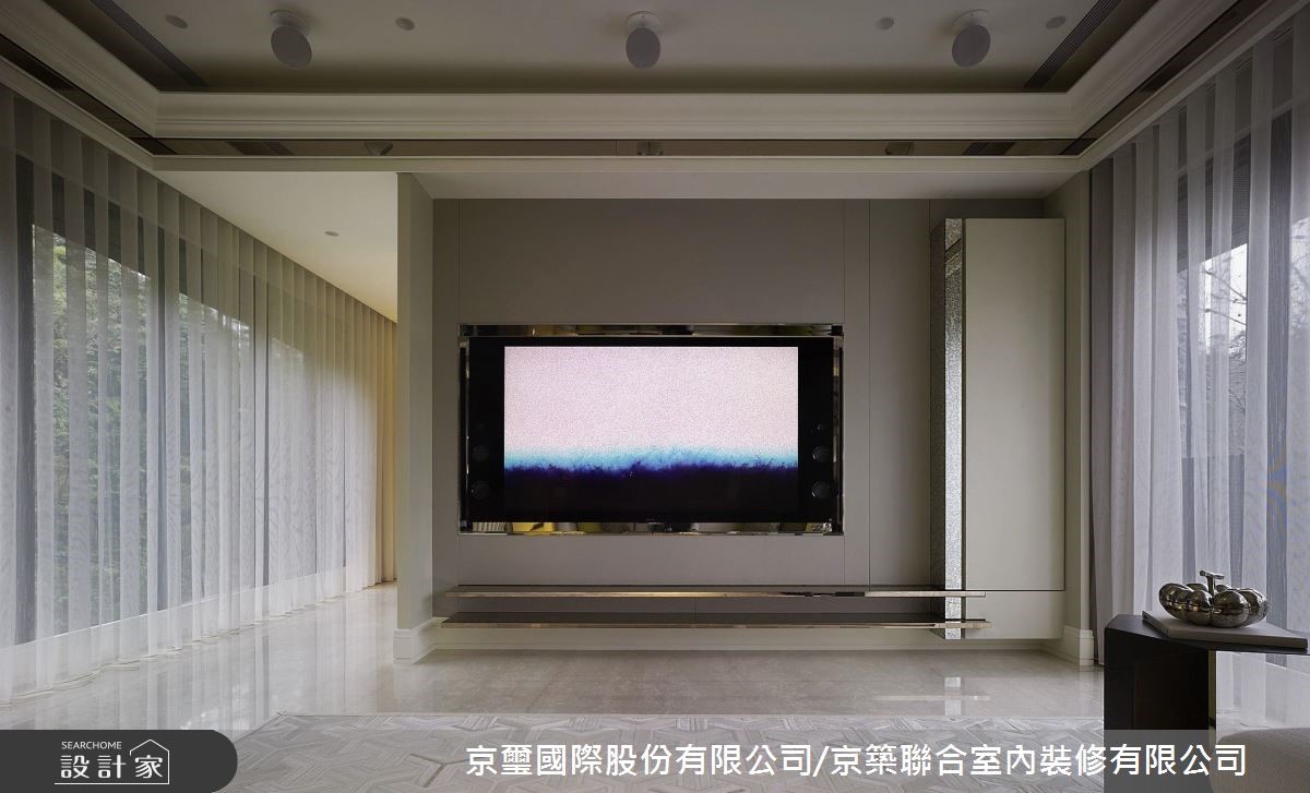 設計師以屋主對於時尚與精品藝術的審美品味為基礎,搭